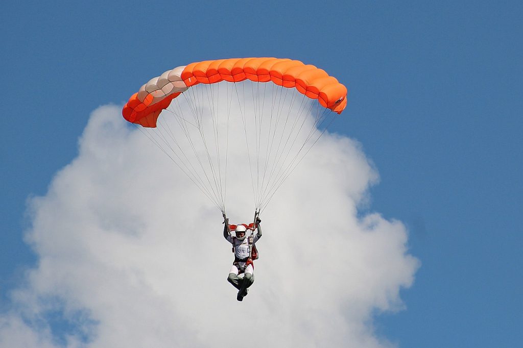 Deze afbeelding heeft een leeg alt-attribuut; de bestandsnaam is paraglider-2293266_1280-1024x682.jpg