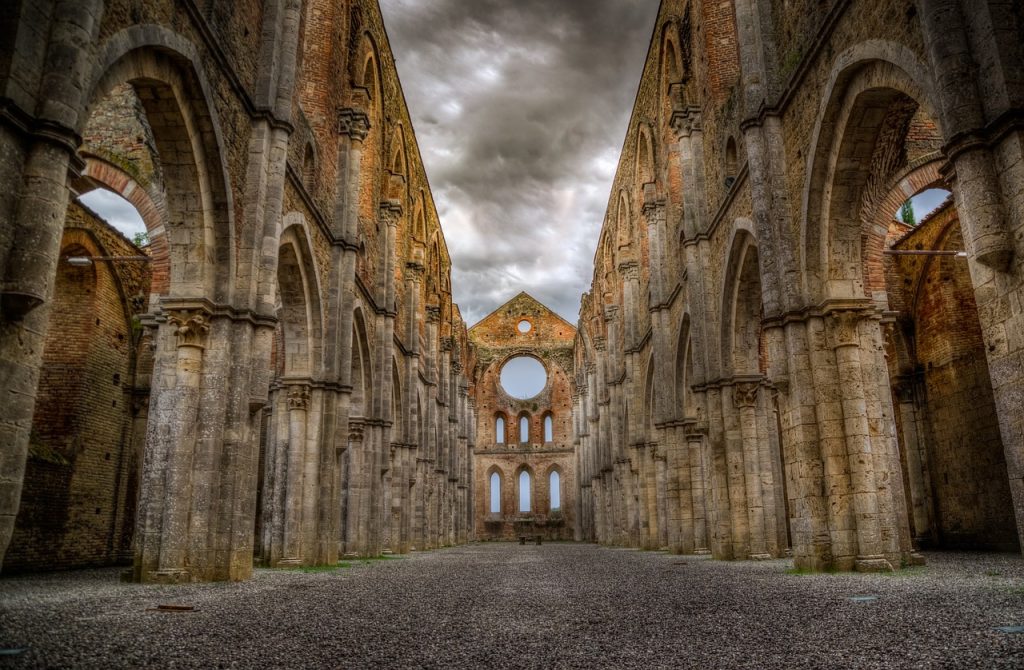 Deze afbeelding heeft een leeg alt-attribuut; de bestandsnaam is san-galgano-1610962_1280-1024x670.jpg